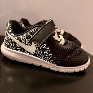 Nike Toddler Sneakers Size 8C – Black/White Heart Print – Velcro Athletic Shoes